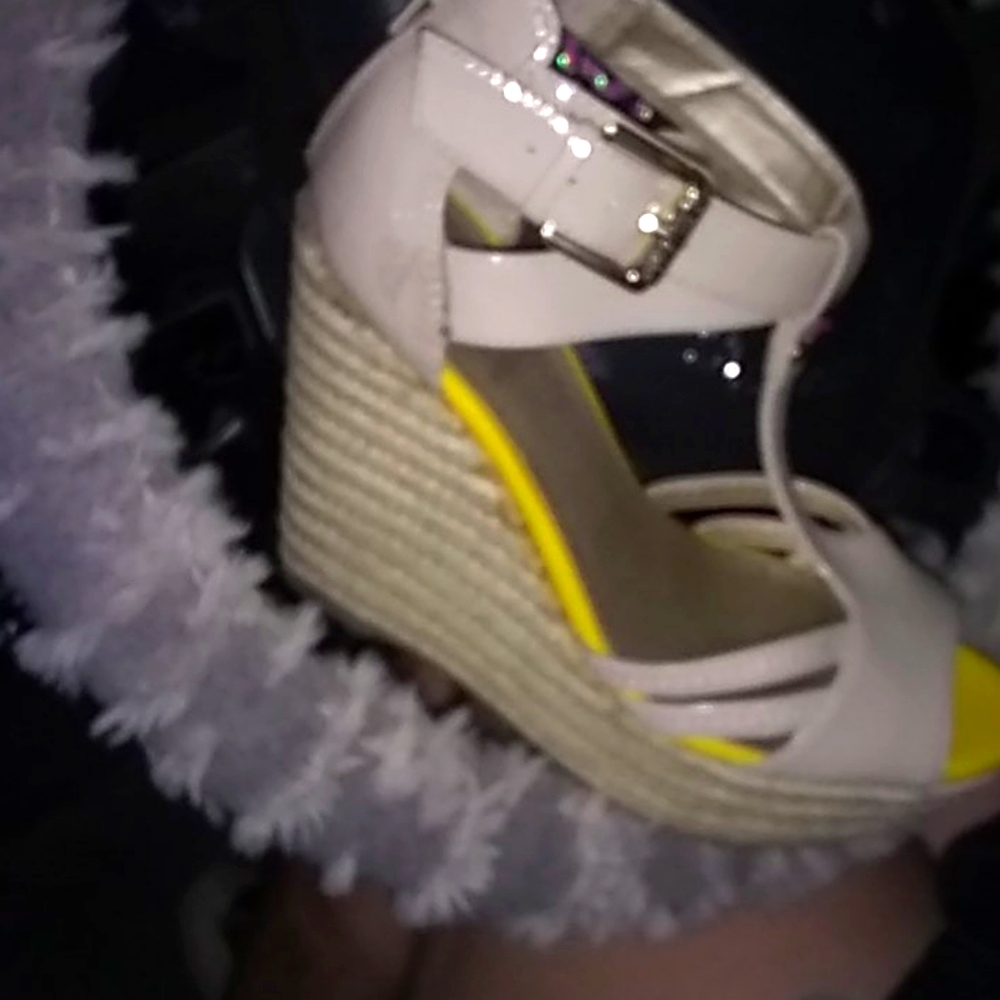 GUESS Wedge's